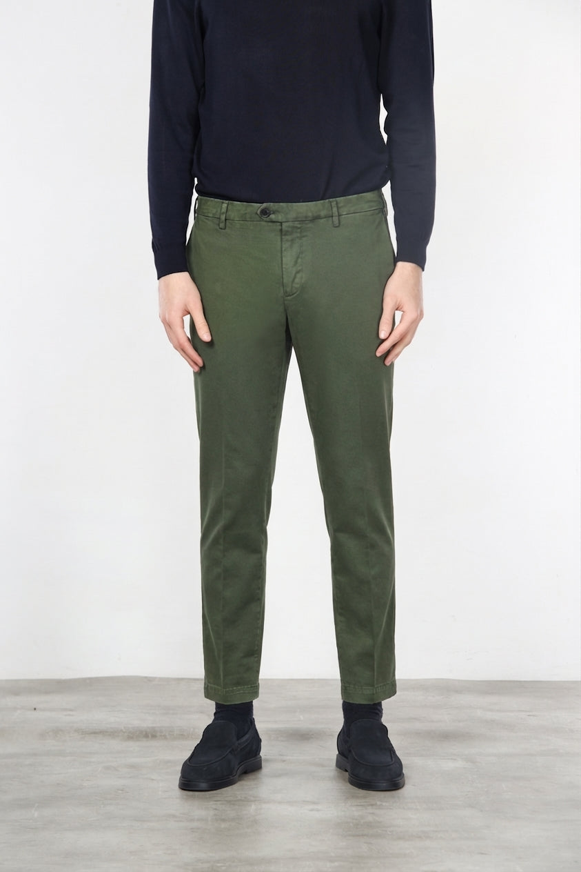 New York men’s chino pants in cotton and wool gabardine with regular fit