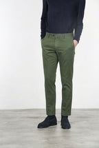 New York men’s chino pants in cotton and wool gabardine with regular fit