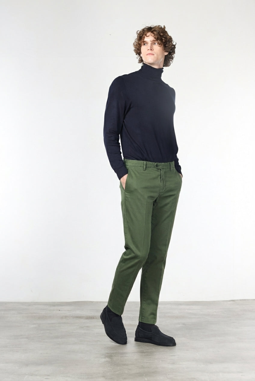 New York men’s chino pants in cotton and wool gabardine with regular fit