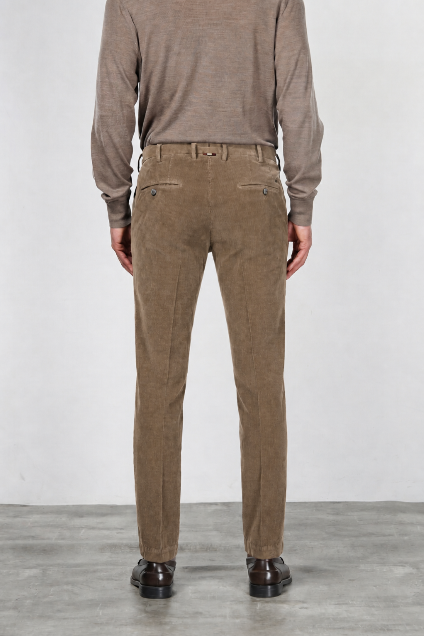 New York Chinohose für Herren aus stretchigem 2000-Rippen-Samt mit regular fit ①
