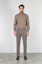 New York men’s chino pants in stretch 2000-wale velvet with regular fit ①

