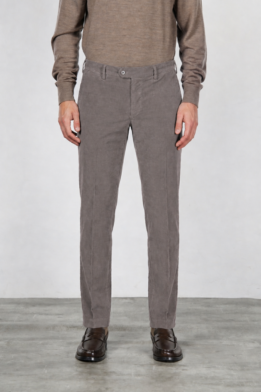 New York men’s chino pants in stretch 2000-wale velvet with regular fit ①
