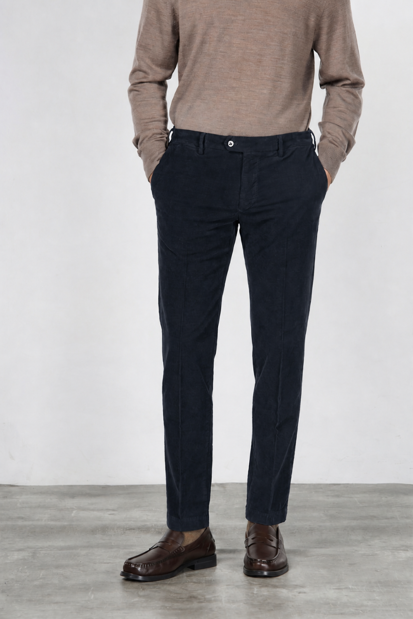New York Chinohose für Herren aus stretchigem 2000-Rippen-Samt mit regular fit ①
