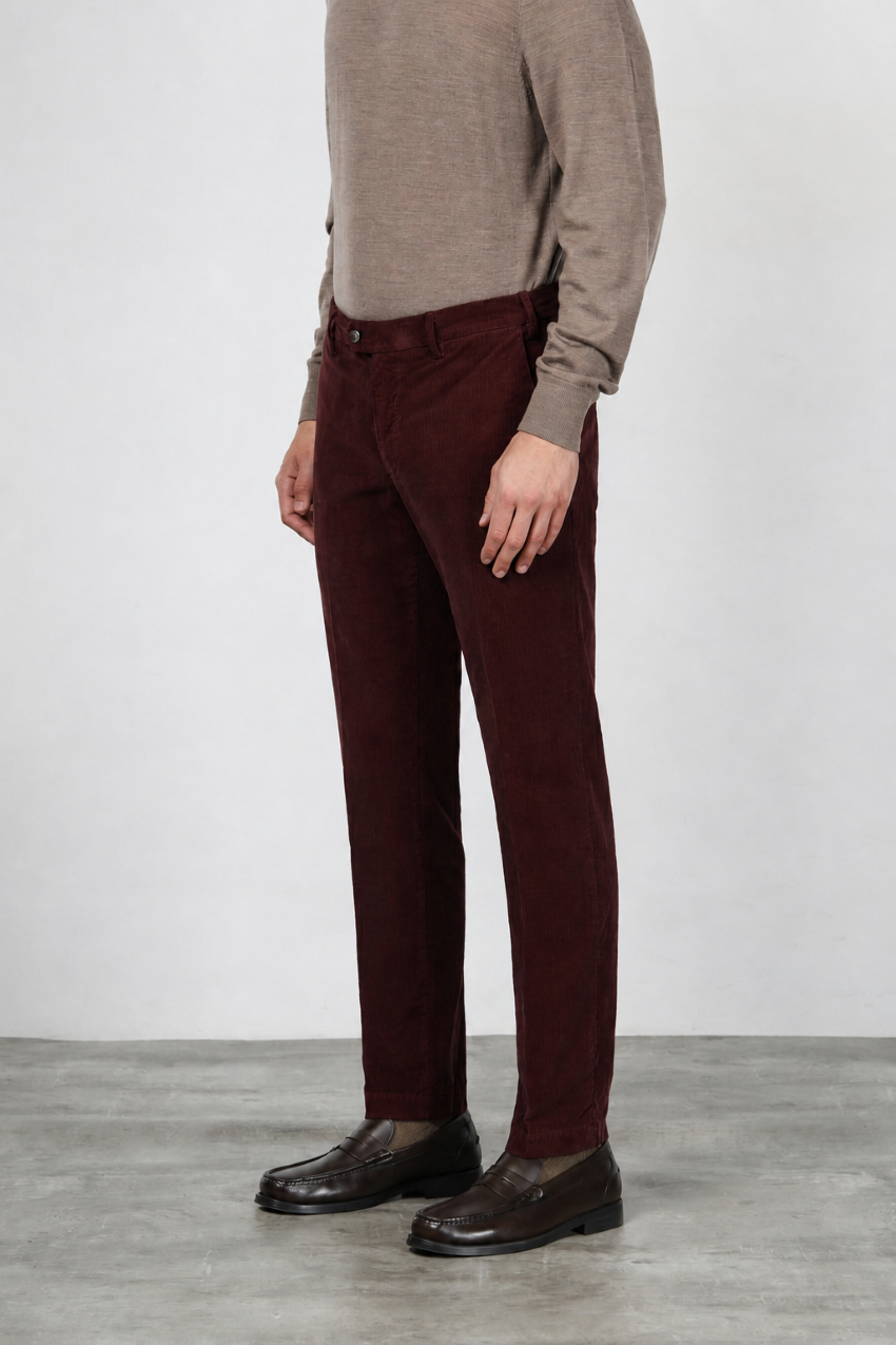New York Chinohose für Herren aus stretchigem 2000-Rippen-Samt mit regular fit ①
