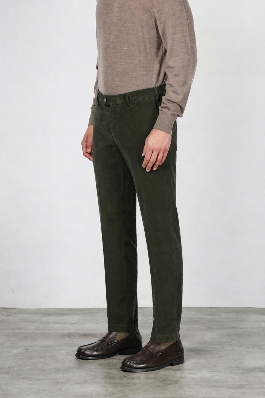 New York Chinohose für Herren aus stretchigem 2000-Rippen-Samt mit regular fit ①