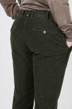 New York Chinohose für Herren aus stretchigem 2000-Rippen-Samt mit regular fit ①