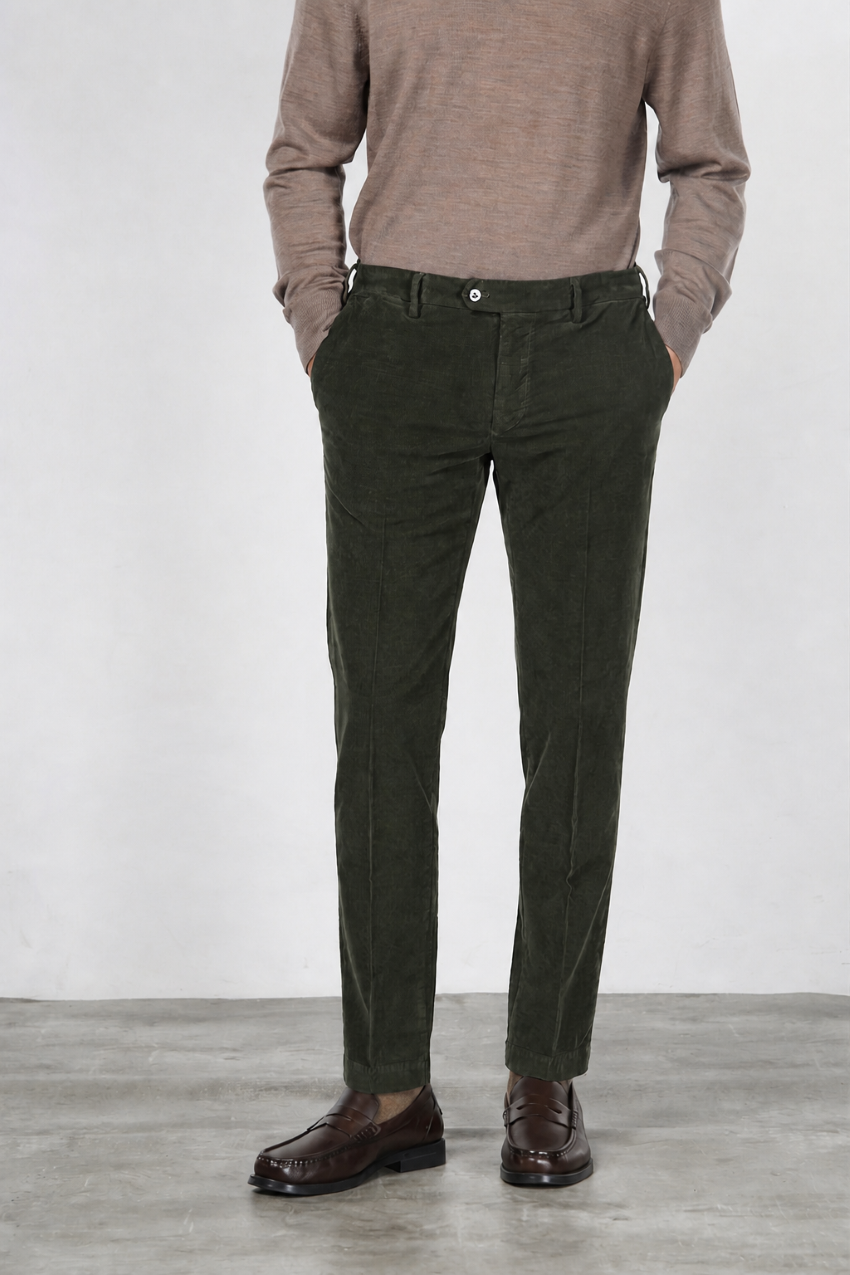 New York Chinohose für Herren aus stretchigem 2000-Rippen-Samt mit regular fit ①