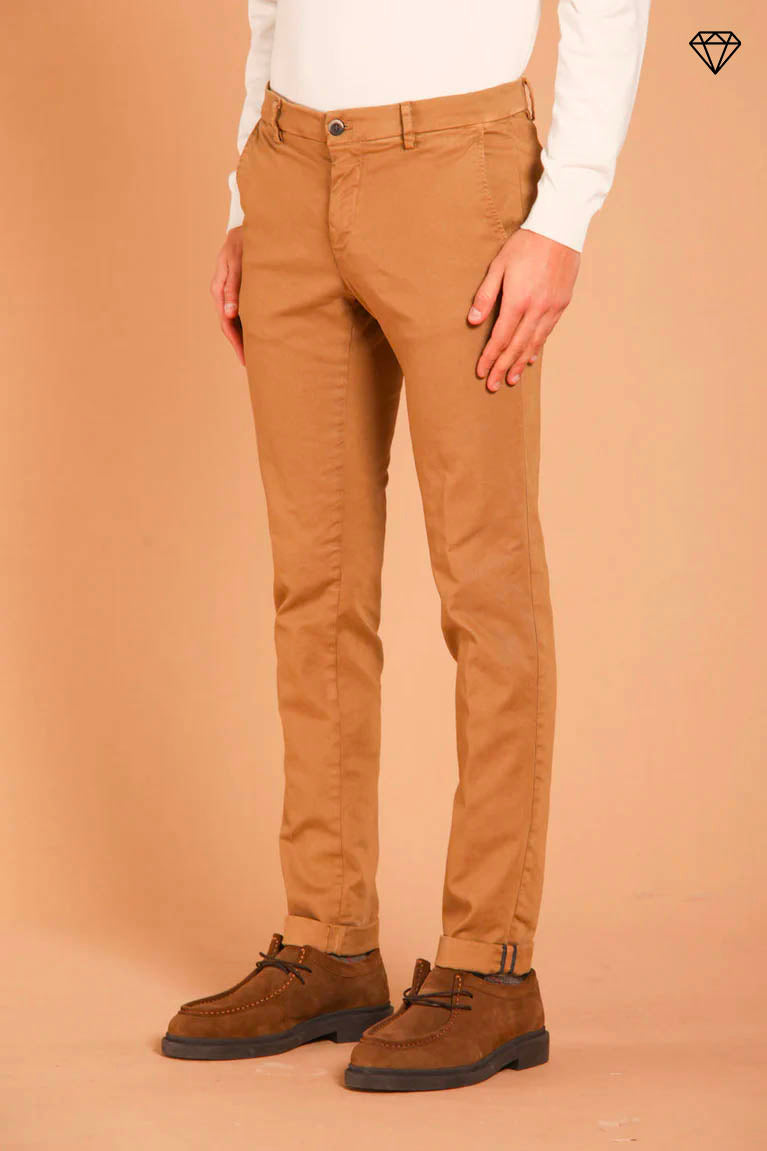 Milano pantalon chino homme en gabardine stretch coupe extra slim  ①