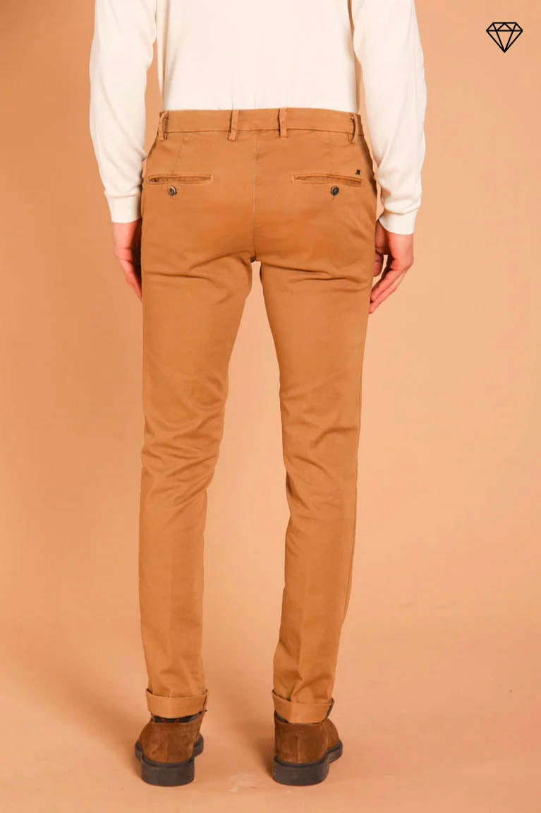 Milano pantalon chino homme en gabardine stretch coupe extra slim  ①