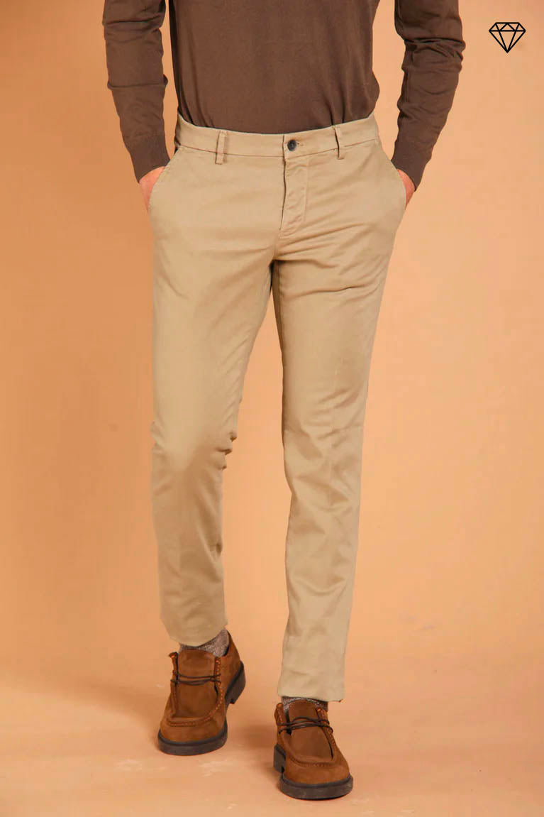 Milano pantalone chino uomo in gabardina stretch extra slim fit ①