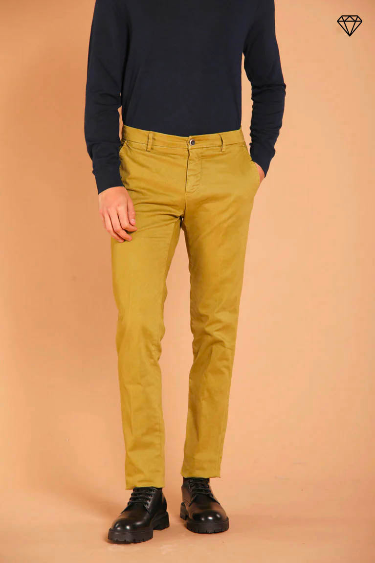 Milano pantalon chino homme  en gabardine stretch coupe extra slim  ①