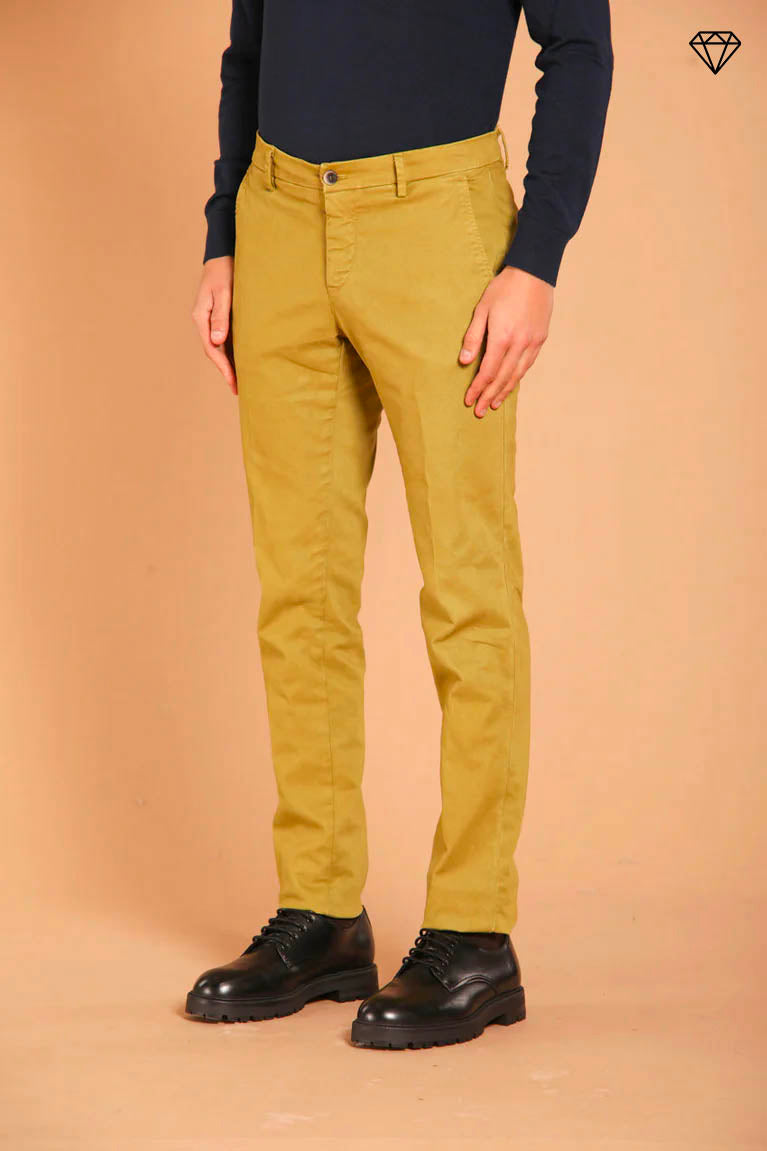 Milano pantalon chino homme  en gabardine stretch coupe extra slim  ①