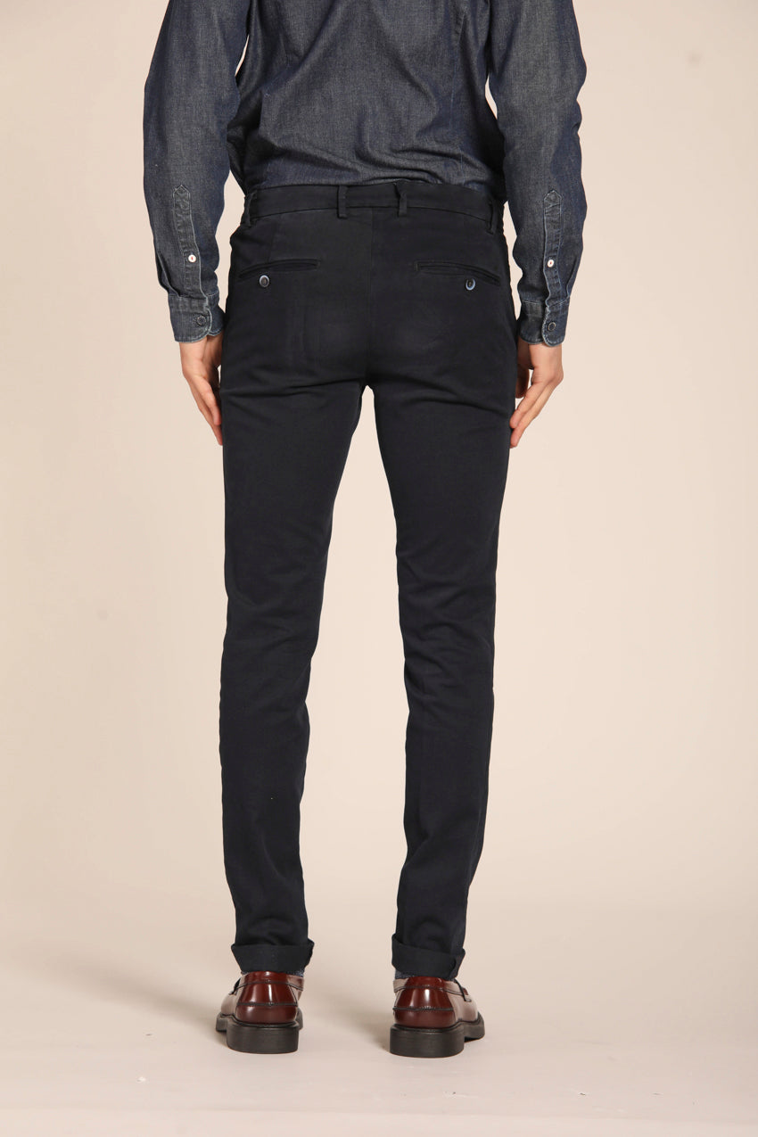 immagine 5 di pantalone chino uomo modello Milano Style, di colore blu navy, fit extra slim di Mason's