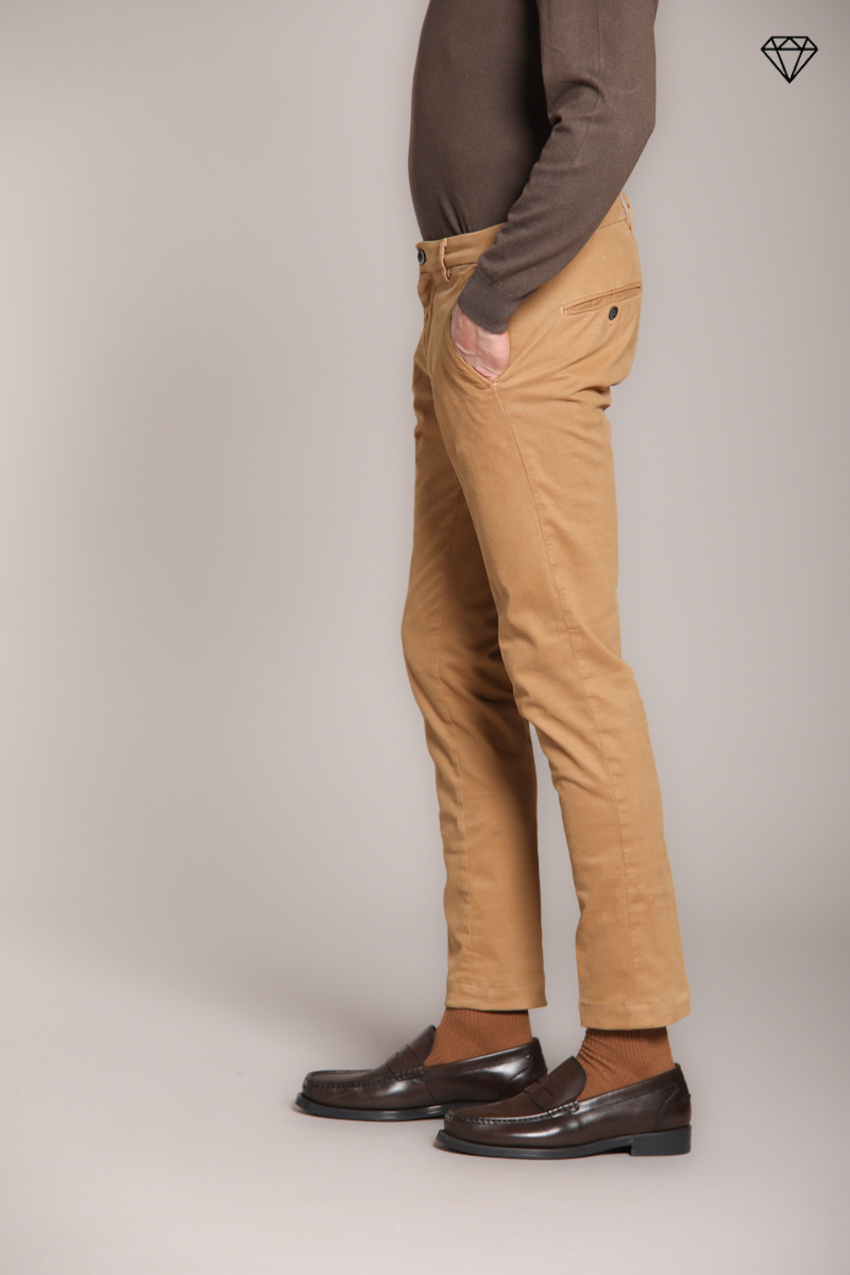Milano pantalone chino uomo in gabardina stretch extra slim fit ①
