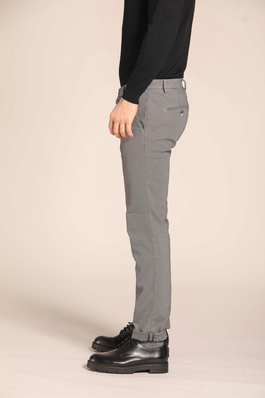 immagine 4 di pantalone chino uomo modello Milano Style, pattern occhio di pernice, di color ghiaccio, fit extra slim di Mason's