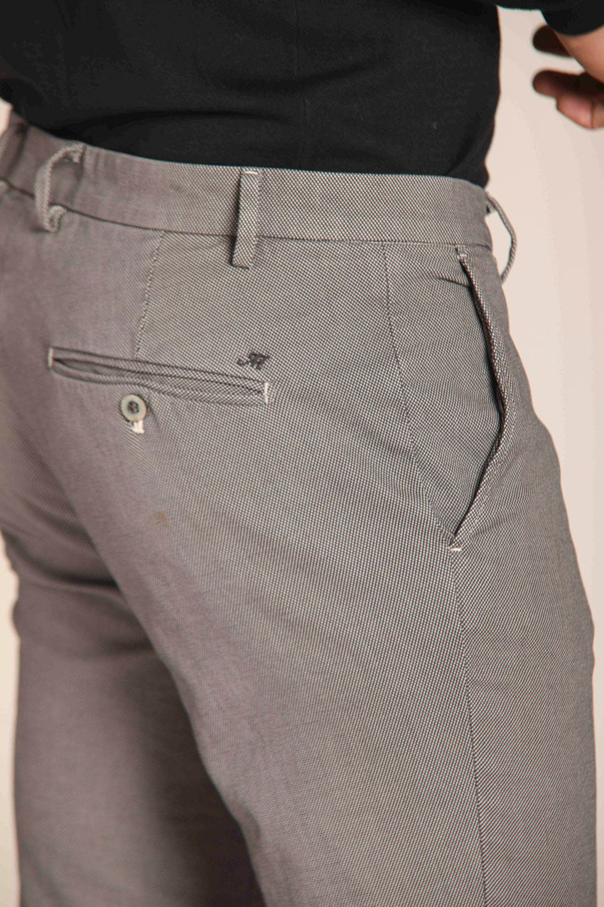 immagine 3 di pantalone chino uomo modello Milano Style, pattern occhio di pernice, di color ghiaccio, fit extra slim di Mason's