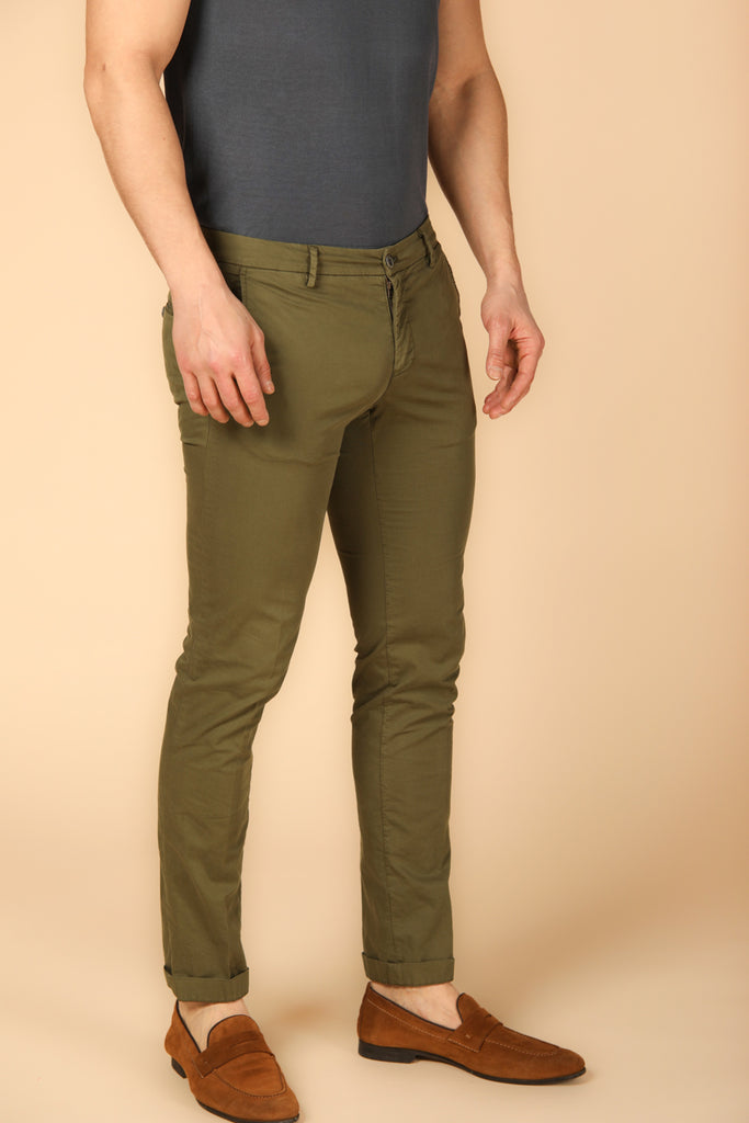 Image 2 de pantalon chino homme modèle Milano Style en vert, coupe extra slim de Mason's
