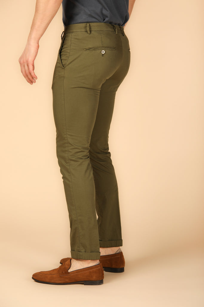 Image 4 de pantalon chino homme modèle Milano Style en vert, coupe extra slim de Mason's
