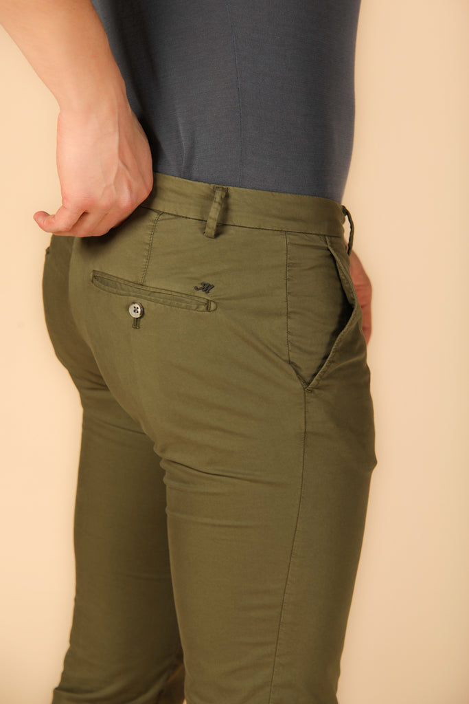Image 3 de pantalon chino homme modèle Milano Style en vert, coupe extra slim de Mason's