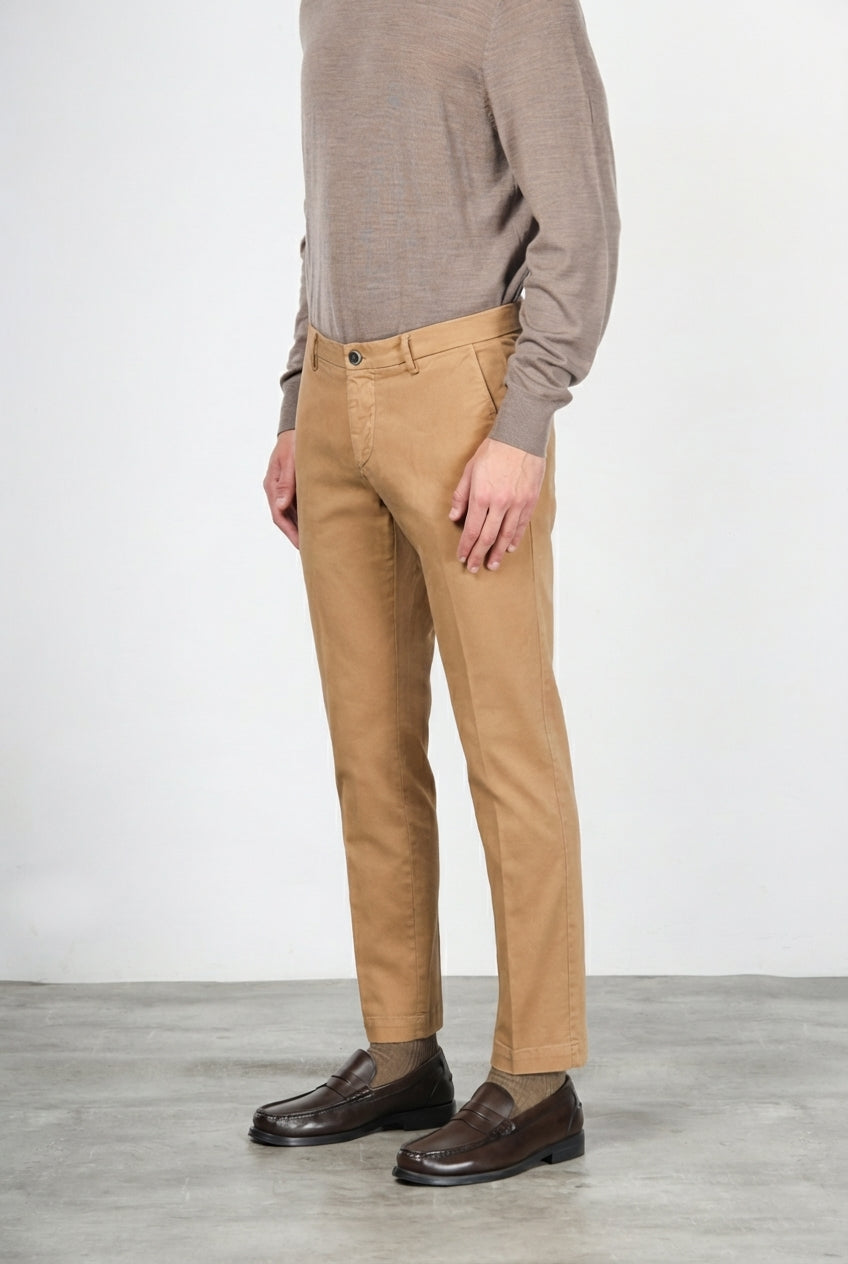 Milano men’s chino pants in stretch gabardine with extra slim fit ①
