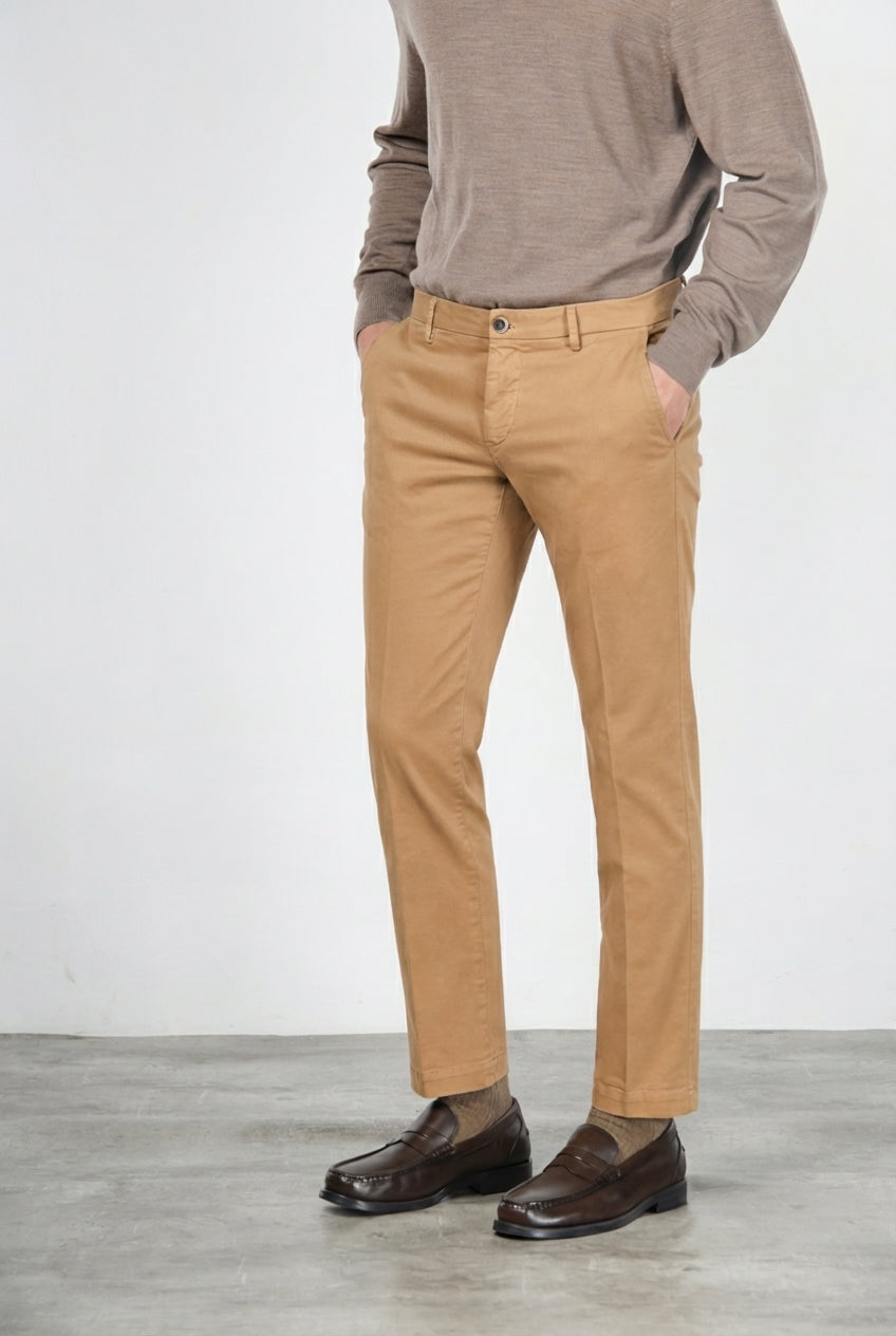 Milano men’s chino pants in stretch gabardine with extra slim fit ①
