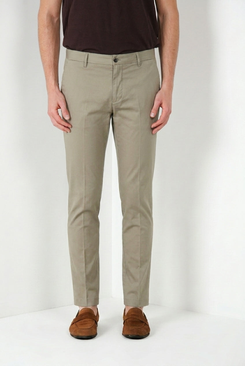 Milano pantalone chino uomo in gabardina stretch extra slim fit ①