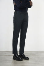 Milano Chinohose Herren in Stretch-Gabardine, Extra Slim Fit ①
