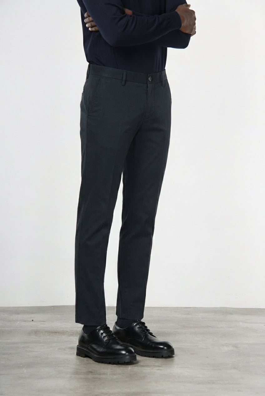 Milano Chinohose Herren in Stretch-Gabardine, Extra Slim Fit ①