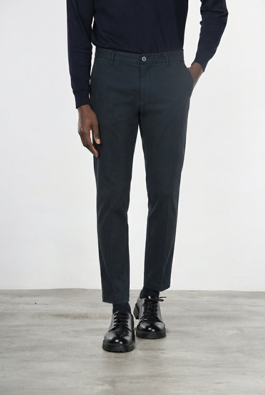 Milano Chinohose Herren in Stretch-Gabardine, Extra Slim Fit ①
