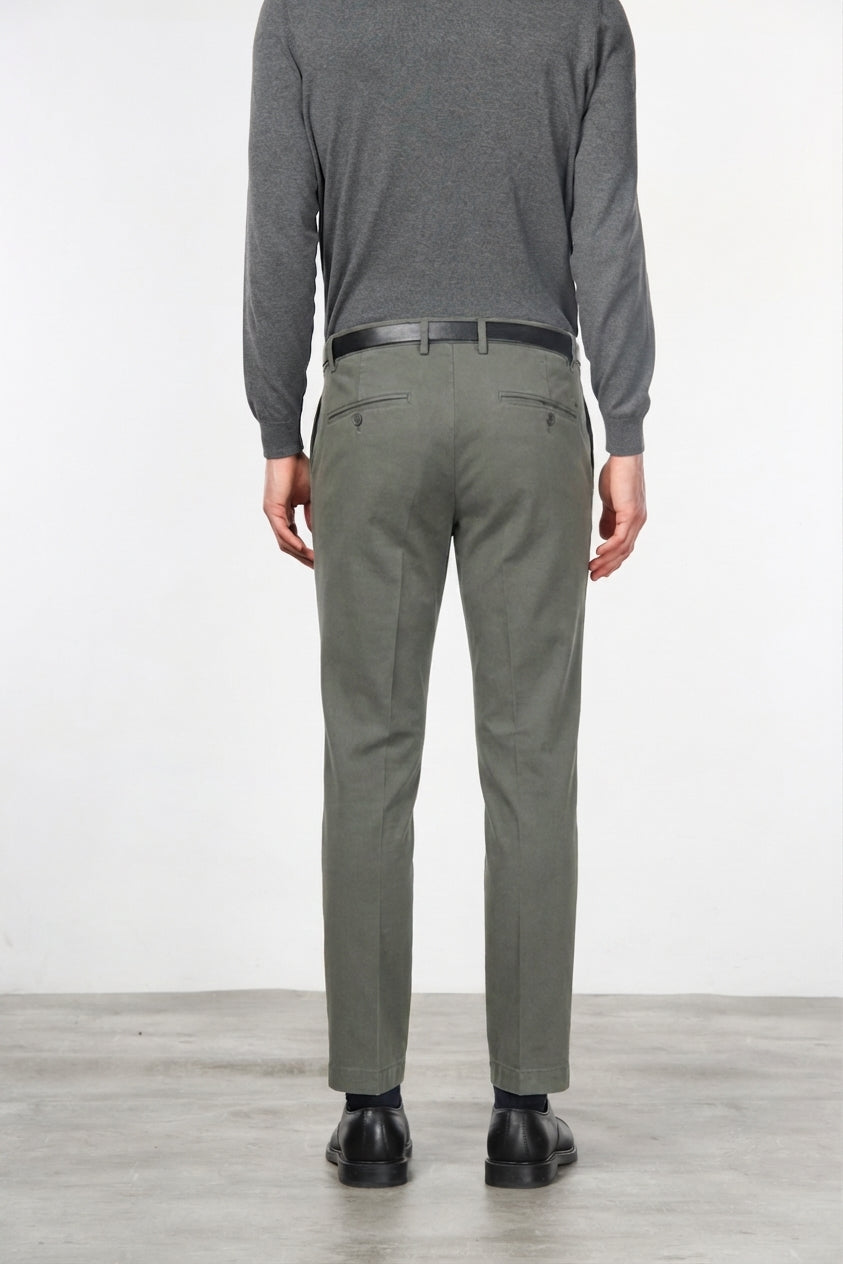 Milano Chinohose Herren in Stretch-Gabardine, Extra Slim Fit ①