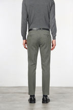 Milano Chinohose Herren in Stretch-Gabardine, Extra Slim Fit ①