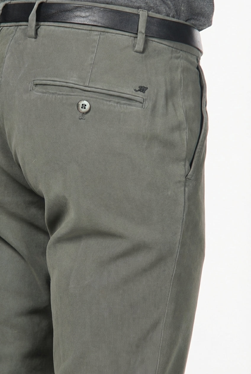 Milano Chinohose Herren in Stretch-Gabardine, Extra Slim Fit ①