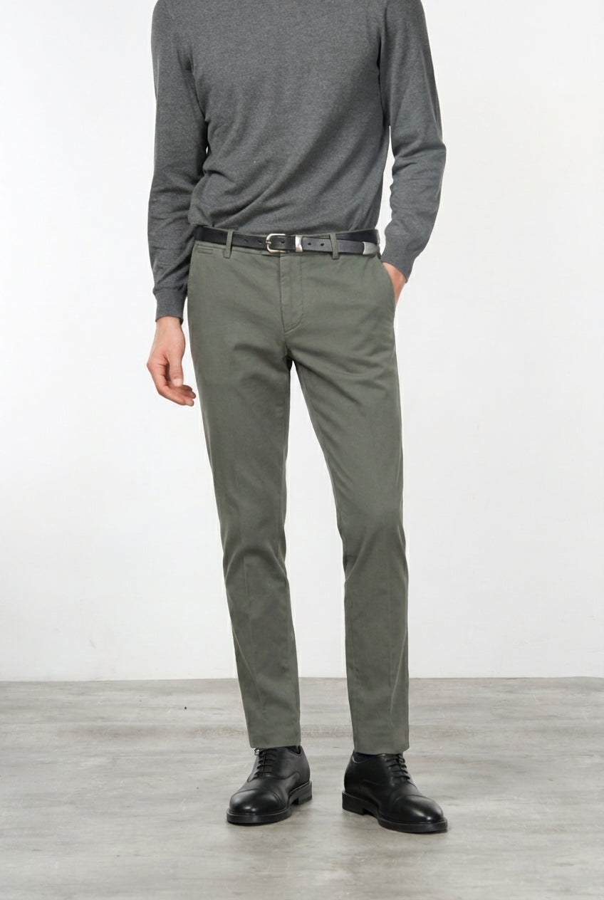 Milano Chinohose Herren in Stretch-Gabardine, Extra Slim Fit ①