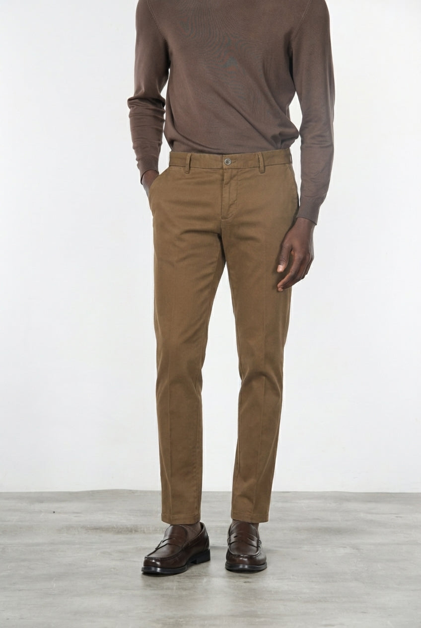 Milano Chinohose Herren in Stretch-Gabardine, Extra Slim Fit ①