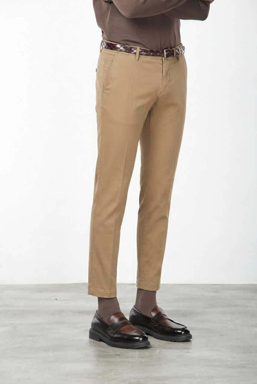 Milano Chinohose Herren in Stretch-Gabardine, Extra Slim Fit ①