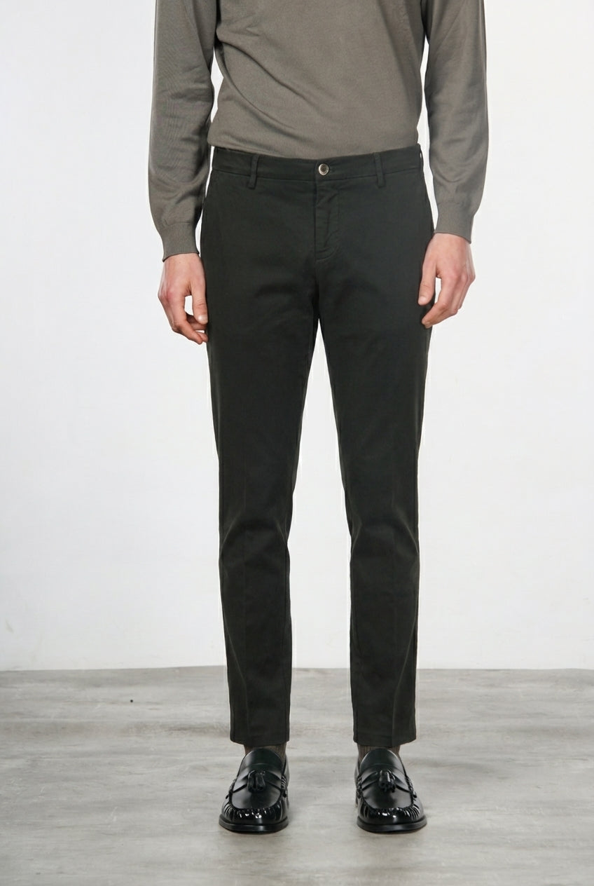 Milano pantalone chino uomo in gabardina stretch extra slim fit ①
