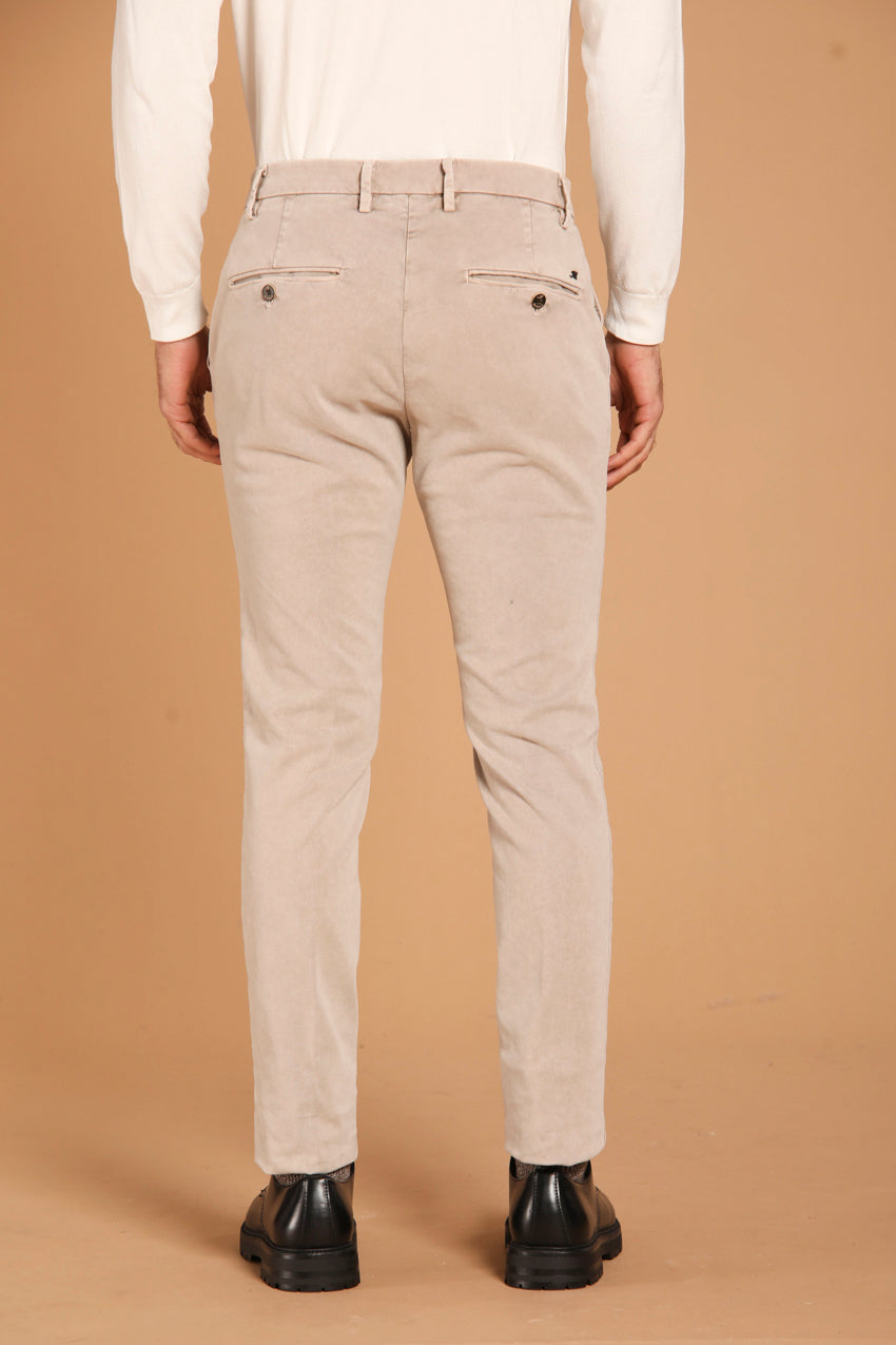 immagine 5 di pantalone chino uomo modello Milano Style Essential, di colore sabbia,fit extra slim di Mason's