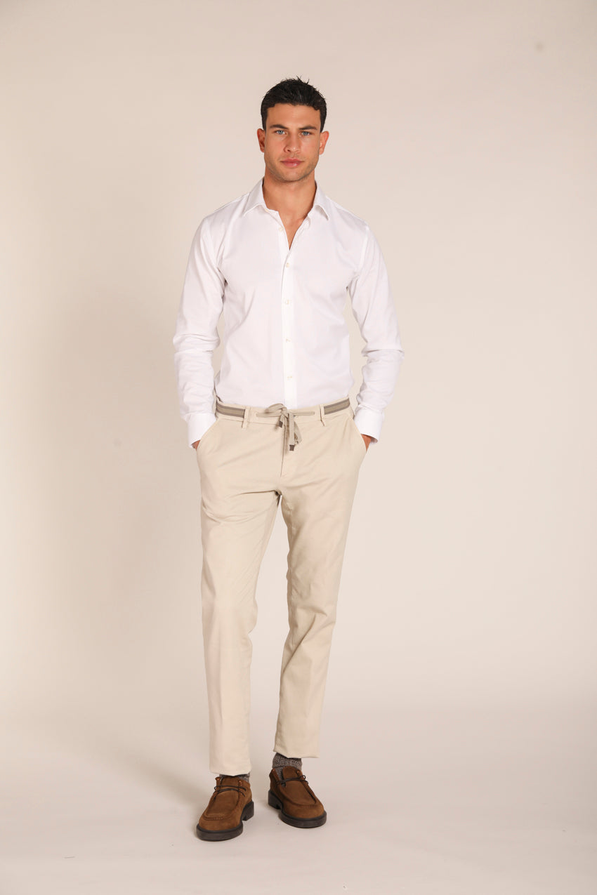 immagine 2 di pantalone chino uomo modello Milano Flex di colore ghiaccio, fit extra slim di Mason's