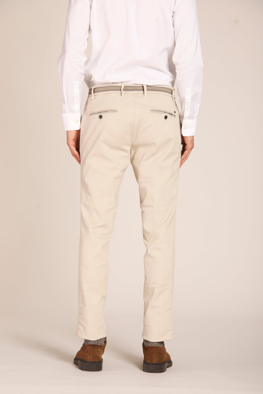 immagine 5 di pantalone chino uomo modello Milano Flex di colore ghiaccio, fit extra slim di Mason's