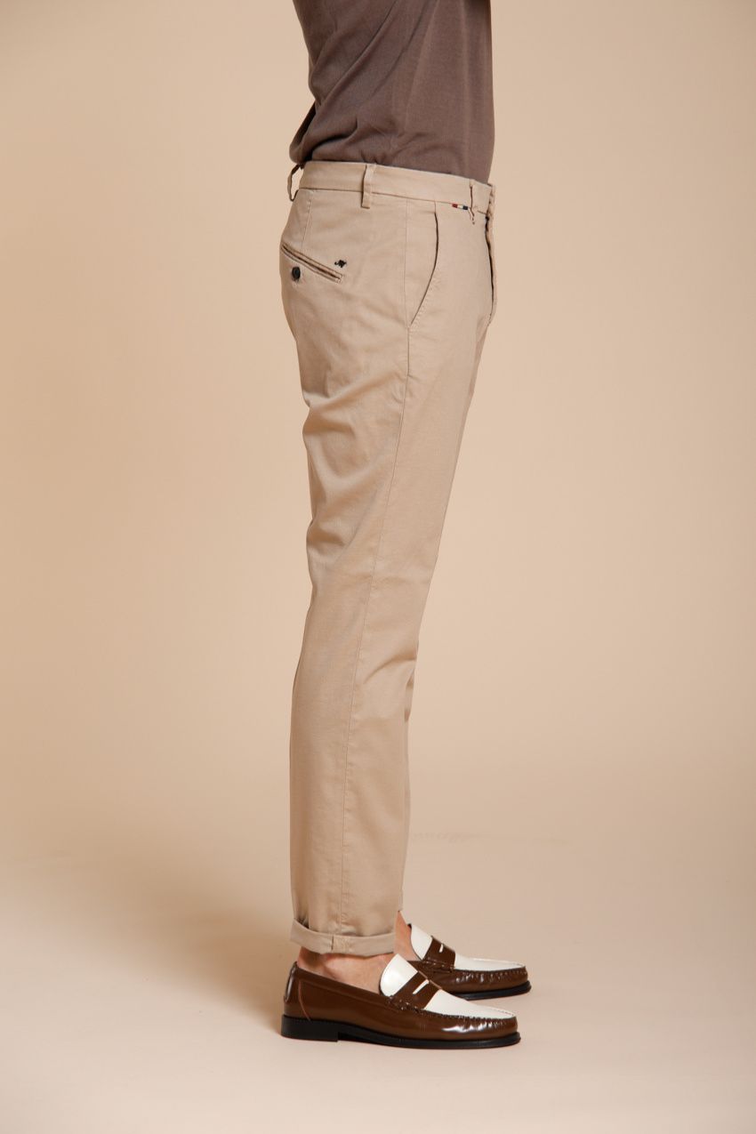 Osaka pantalone chino uomo in tricotina fine di cotone e lyocell carrot fit