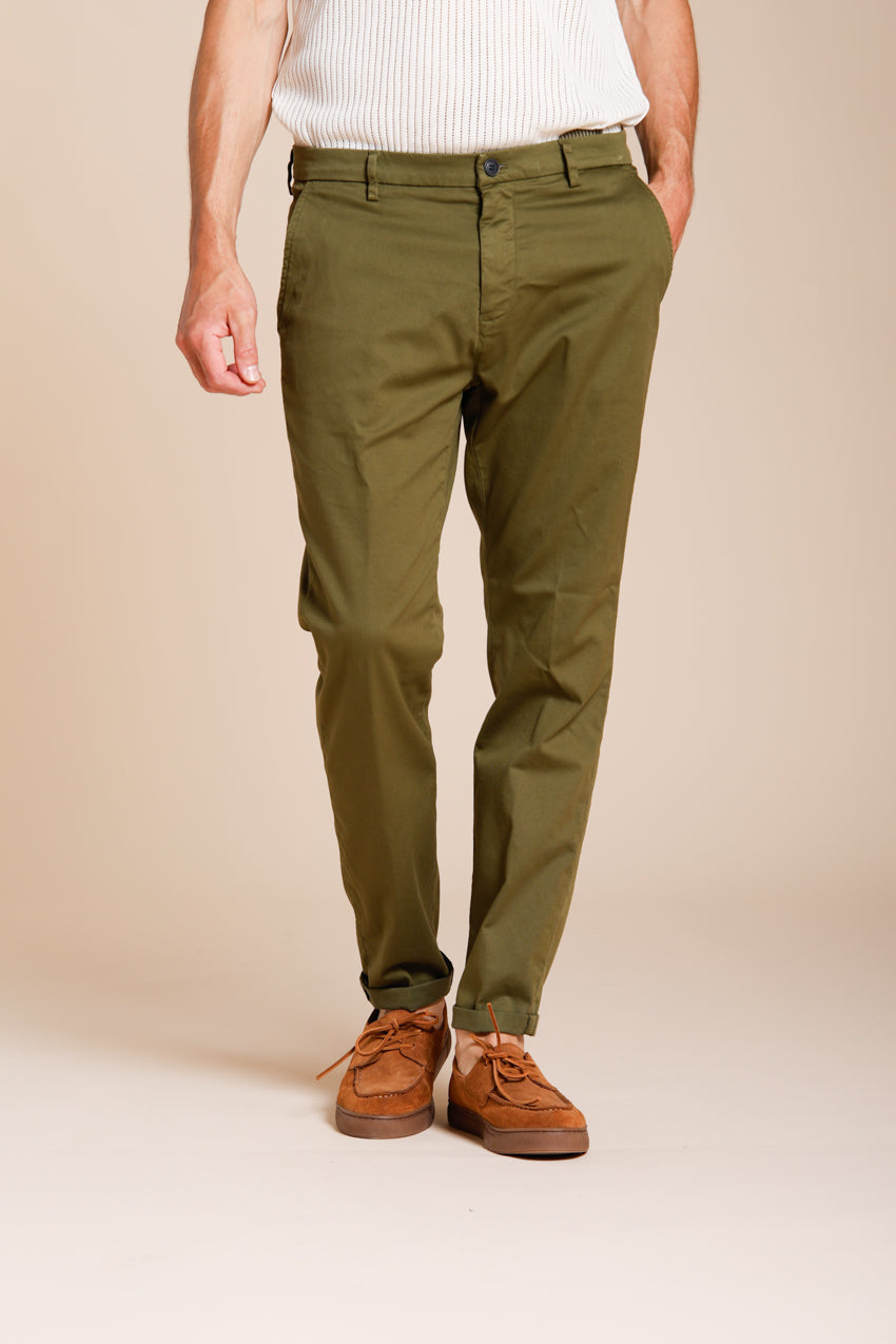 Osaka pantalone chino uomo in tricotina fine di cotone e lyocell carrot fit