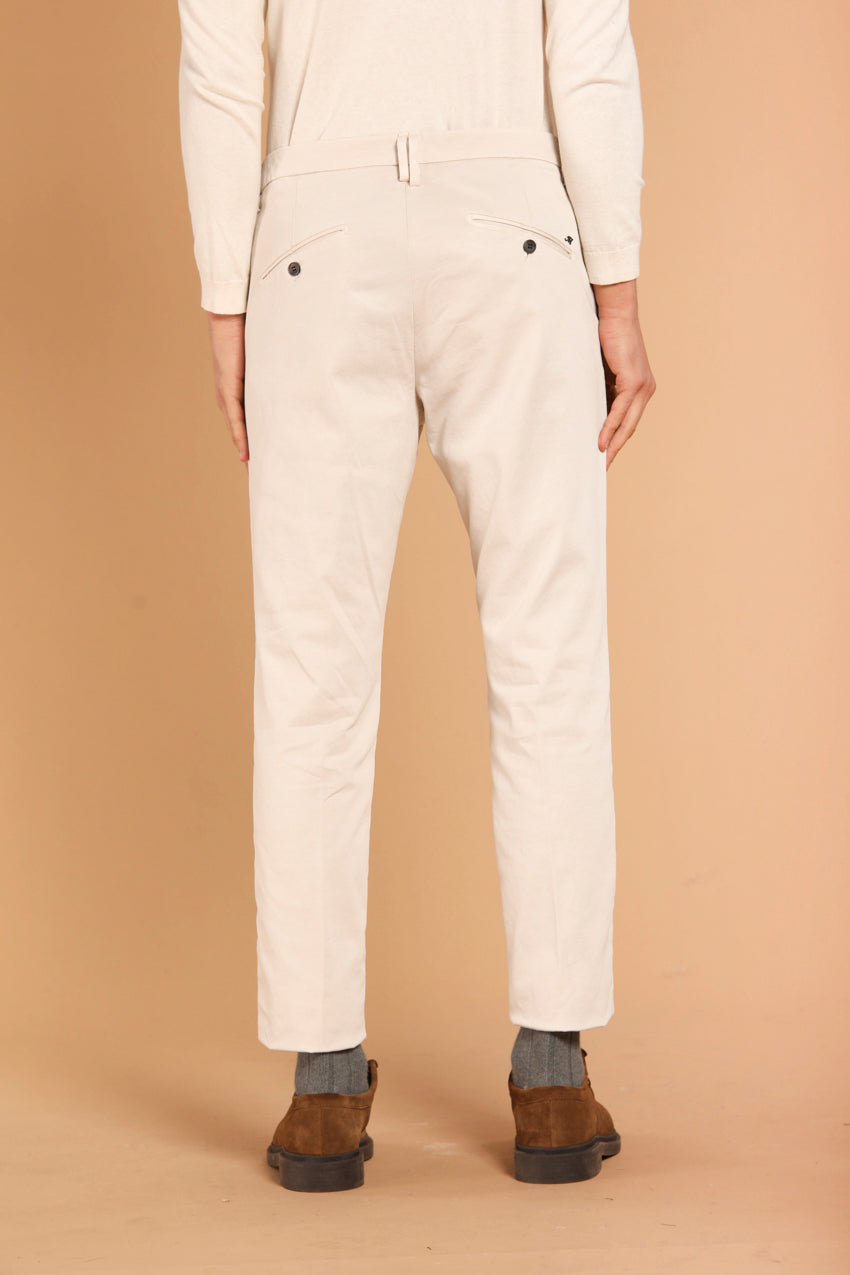 immagine 5 di pantalone chino uomo modello Osaka 1Pinces, di colore stucco, fit carrot di Mason's
