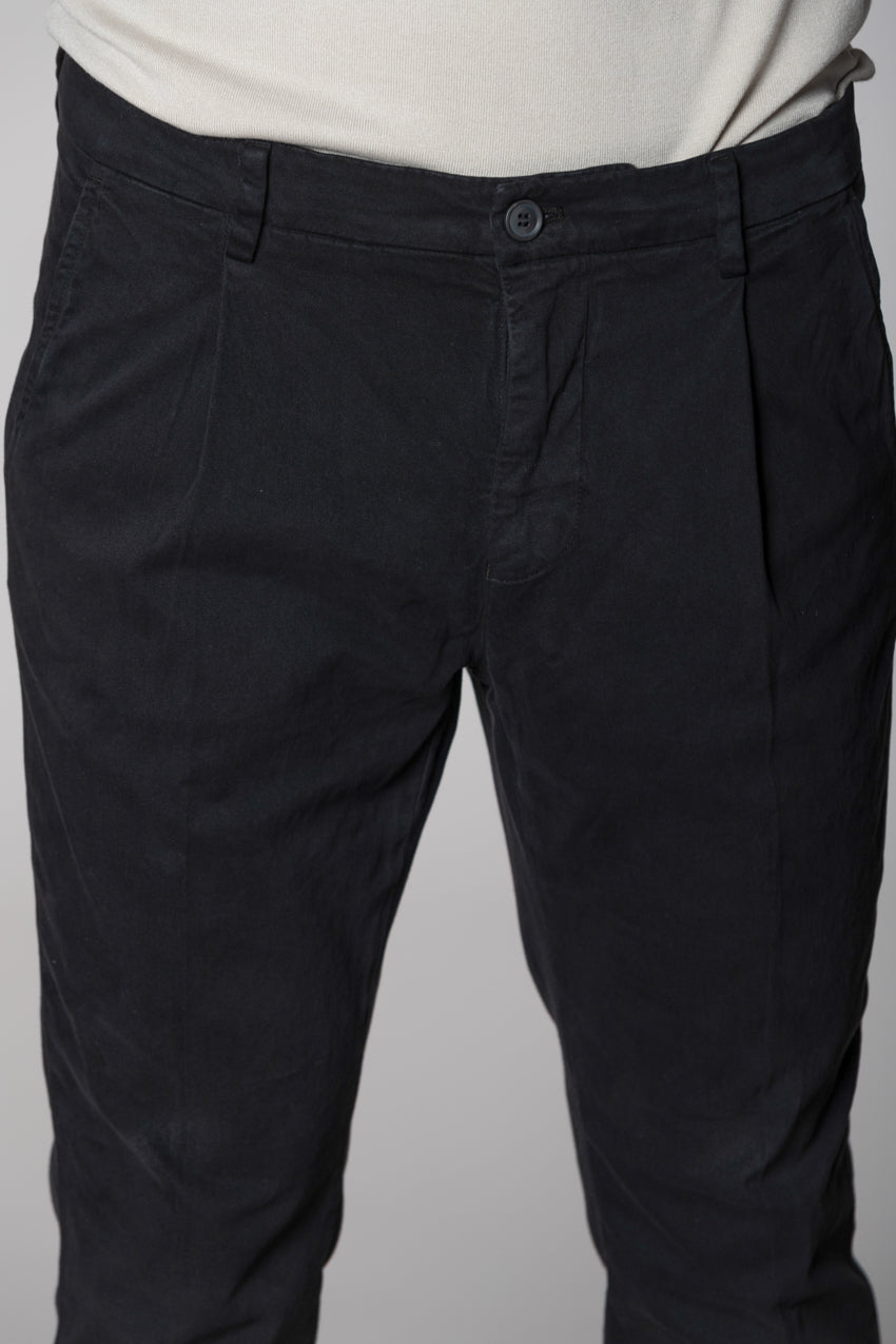 Osaka 1 Pinces men's chino pants in cotton silk carrot fit
