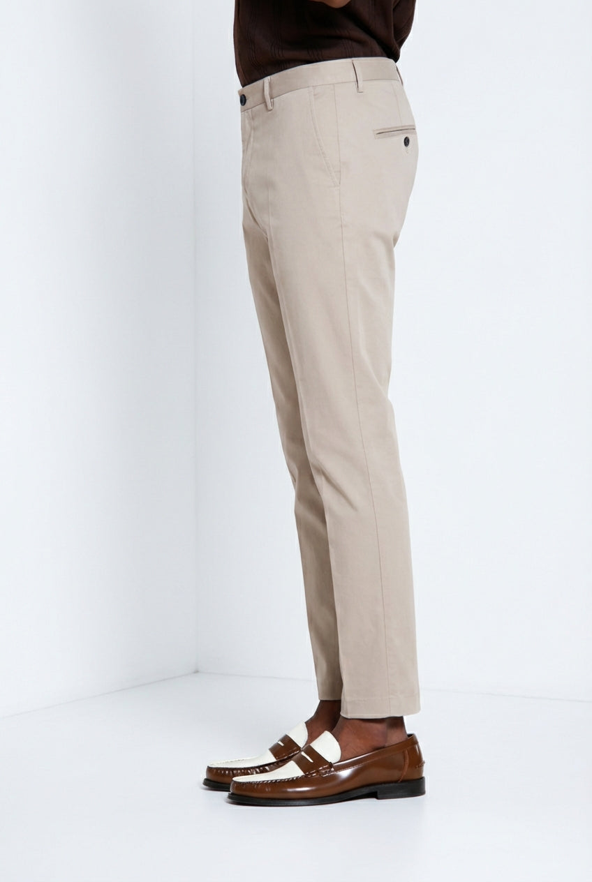 Osaka 1 Pinces pantalon chino homme en satin de coton et soie carrot fit ①