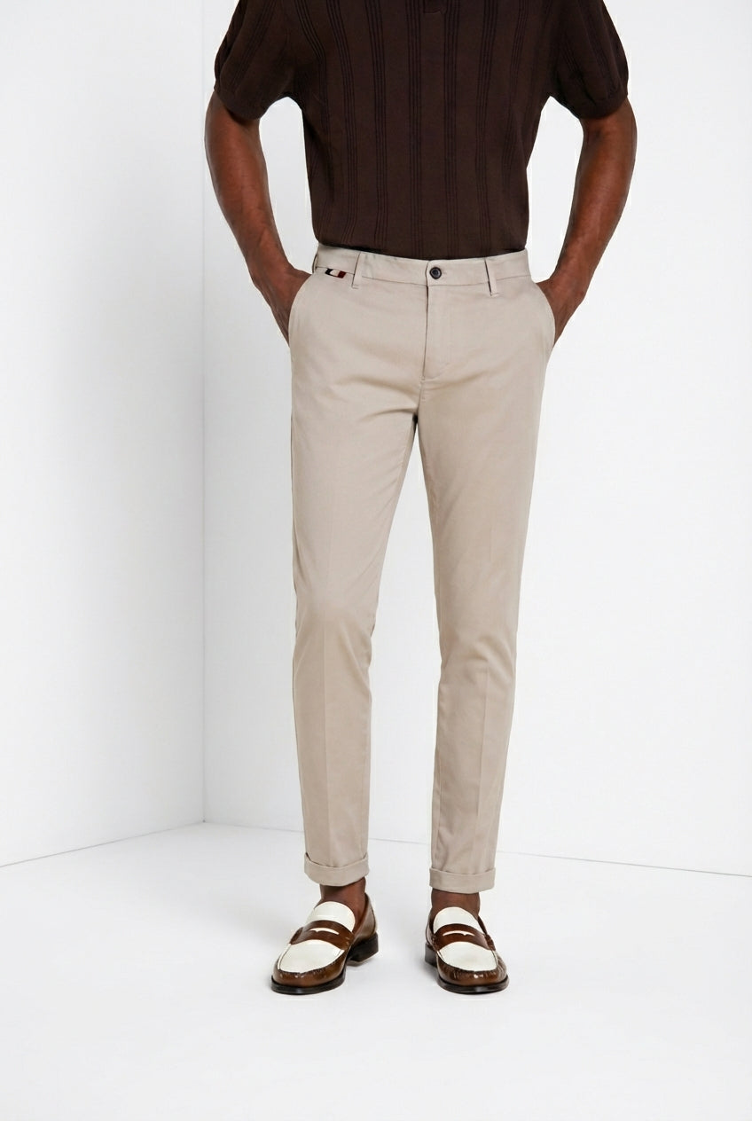 Osaka 1 Pinces pantalon chino homme en satin de coton et soie carrot fit ①