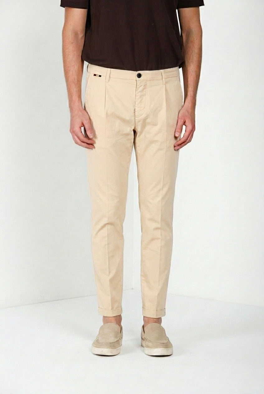 Osaka 1 Pinces men's chino pants in cotton and silk satin carrot fit ①