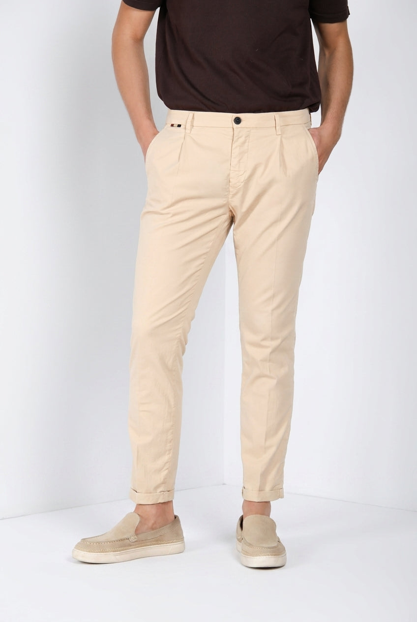 Osaka 1 Pinces men's chino pants in cotton and silk satin carrot fit ①