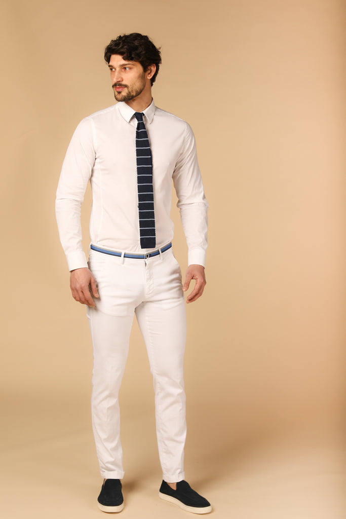 Image 2 de pantalon chino homme modèle Torino Summer en blanc, coupe slim de Mason's