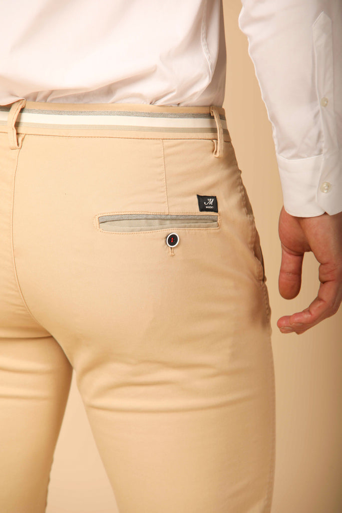 Image 5 de pantalon chino homme modèle Torino Summer de couleur kaki foncé, coupe slim de Mason's