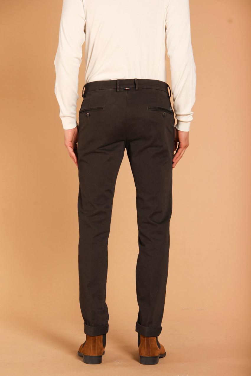 immagine 5 di pantalone chino uomo modello Torino Style, in gabardina, di colore marroncino fit slim di Mason's